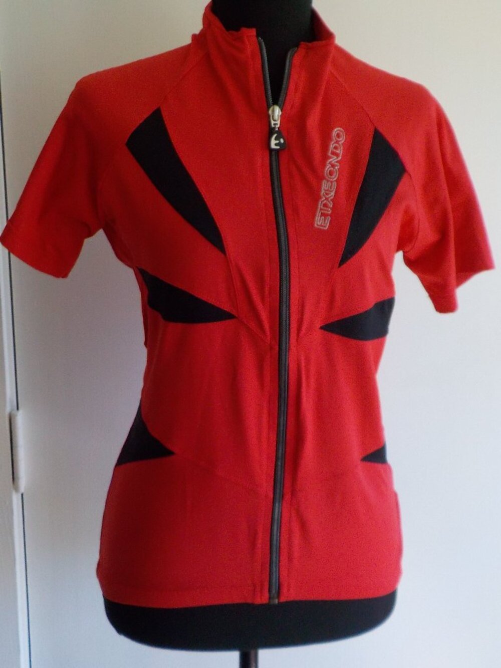 Etxeondo Bicycling Top - Women Large - Red Black Full Zip Short Sleeve (2544)